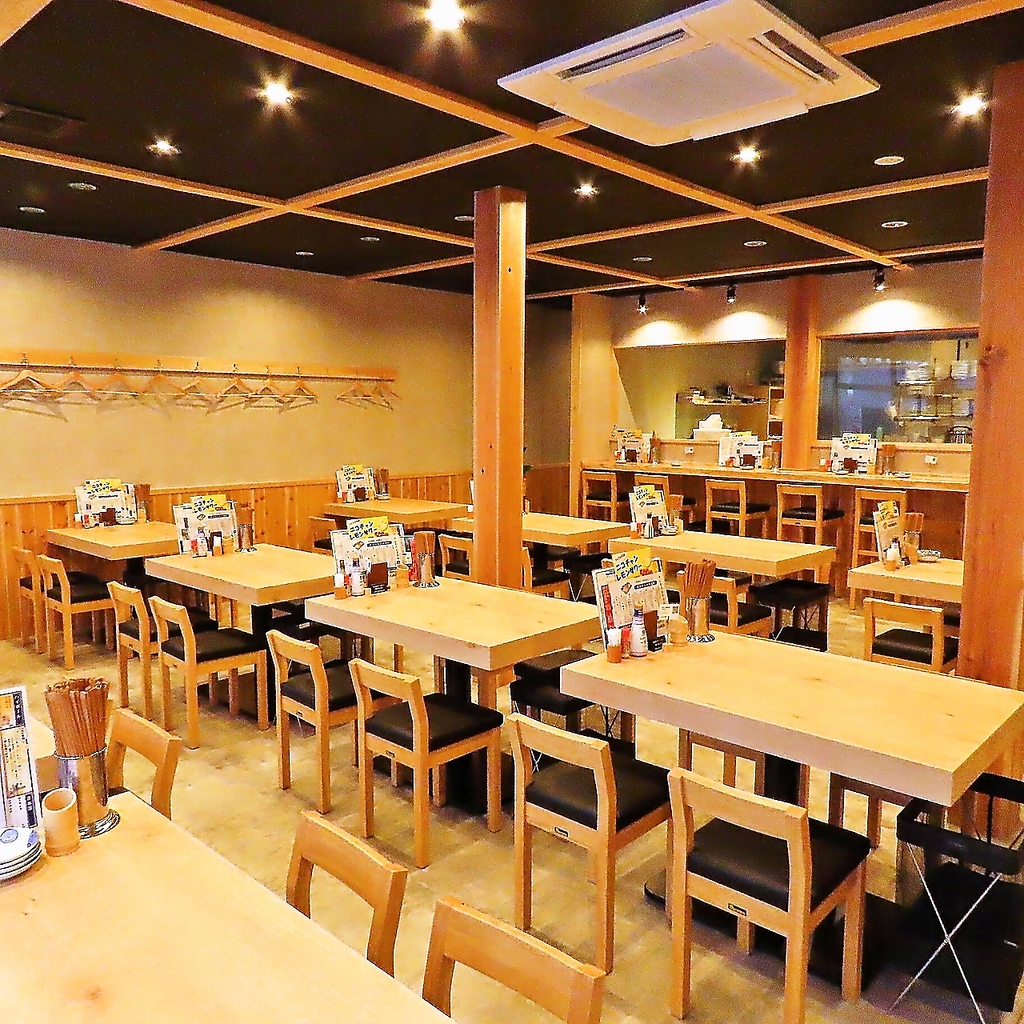 大規模なご宴会にも対応可能！会社宴会や女子会にぴったりのテーブル席◎料理とお酒で美味しい夜を♪