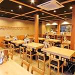 大規模なご宴会にも対応可能！会社宴会や女子会にぴったりのテーブル席◎料理とお酒で美味しい夜を♪