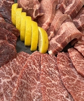 お肉に合う一品料理を揃えてます。