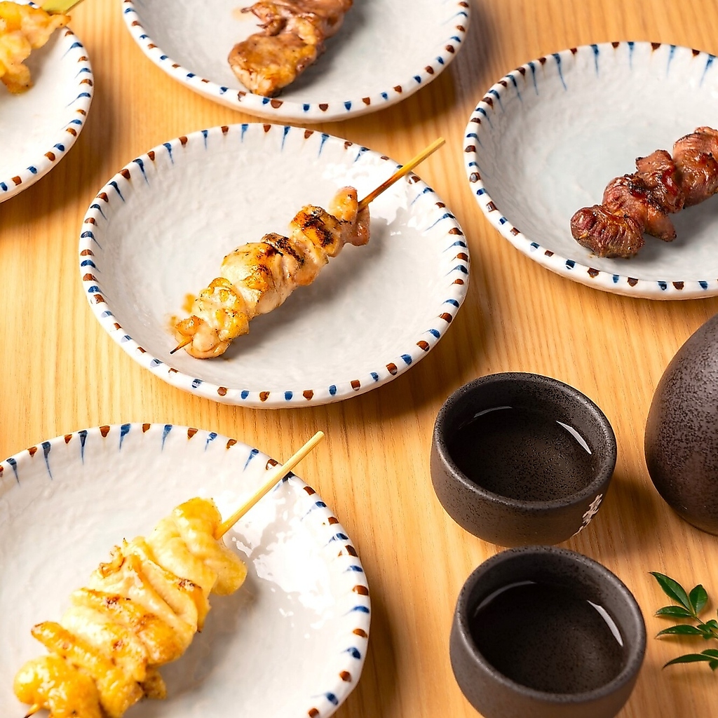 串焼きや手羽唐揚げをはじめとしたジューシーな地鶏の創作料理の数々をお楽しみください★
