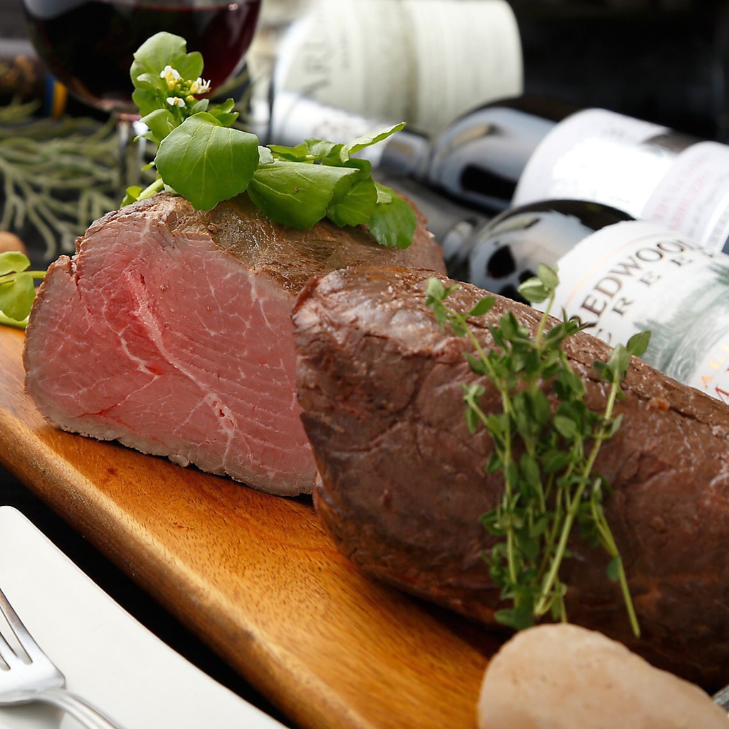 新鮮なこだわり肉料理の数々！ワイン、ビールにあわせてお楽しみください♪