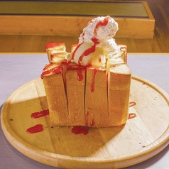 日の出のハニートーストは、デザートメニューの人気商品の写真