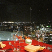 店内からは、贅沢に金沢の夜景を一望できます。お酒も種類豊富にご用意しておりますので、カクテル、ワイン、ウィスキー、などお料理に合わせてお楽しみ頂けます。