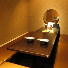 仕切られた小上がりで、気の合うお仲間でご宴会をどうぞ！最大60名様までご利用いただけます。Go To Eat. 北海道応援クーポンご利用いただけます※系列店のお写真となります