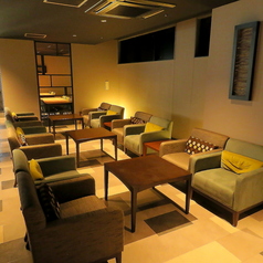 ゆったりくつろげるソファ席をご用意♪