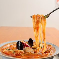 【悪魔のスープパスタ】トマトとにんにくの魚介パスタ