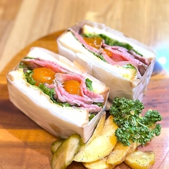 国産黒毛和牛ローストビーフサンド