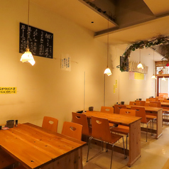 ゆっくりお寛ぎいただけるテーブル席ございます♪