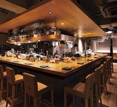 1～2名様席 【一枚板のカウンターカップルシート】厨房が見渡せる臨場感溢れるカウンター席