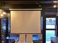 100インチのプロジェクター完備！会議や結婚式2次会などに対応可能。貸切できます！