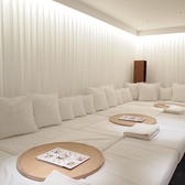 友達や恋人と朝からショッピングで疲れたとき、マットレス席でゆったりくつろぎたいなぁ...って思うことありませんか？そんな願望を叶えてくれるカフェ、それが『chano-ma』です。普段は話しにくい会話もできてしまう、そんなごろ寝カフェでゆったりとしたひと時をお過ごしください♪