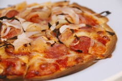 シェフの焼き上げるピザは2種類！マルゲリータ、カラブレーザ(チョリソー＆オニオン）