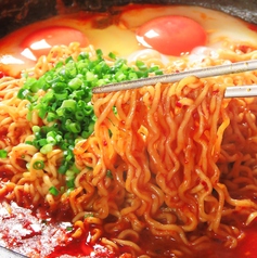 韓国鍋の〆には韓国ラーメンがおすすめ！の写真