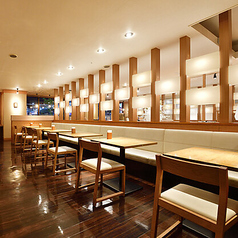 レイアウトの変更が可能なテーブル席は、団体様でのご利用に最適です◎最大100席以上ある店内で、会社の宴会や大人数でのパーティーにも対応可能です♪お気軽にご相談ください。