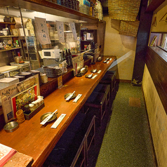 【京橋駅近】翌3:00まで営業している"たか鳥"は、ご宴会シーズンの強い味方！カウンター席は6席あります。