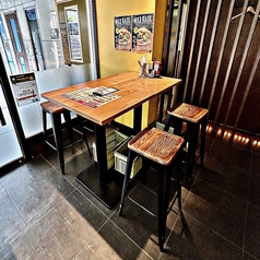 ゆっくりとお過ごしいただける、角奥テーブル席！