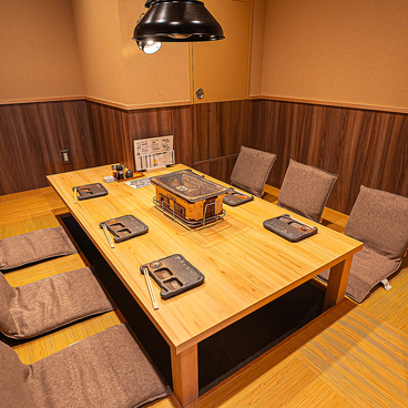 炭火を囲む 淳米亭の雰囲気1