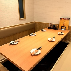 【個室：5～6名様×1卓】デートや女子会に◎少人数向けの掘りごたつ席です。きちんと仕切っておりますので、周りを気にせずにお過ごしいただけます。デートや誕生日・記念日などのお祝い、女子会におすすめです！