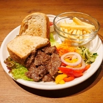 和牛プレートはボリューム満点で超人気商品