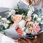 【装花手配】当日お渡しする花束も代行手配を行っております。サプライズ等にもぜひご活用ください。