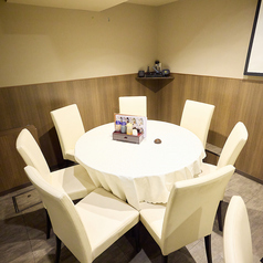 プロジェクター完備の個室貸切は最大24名様までOK◎