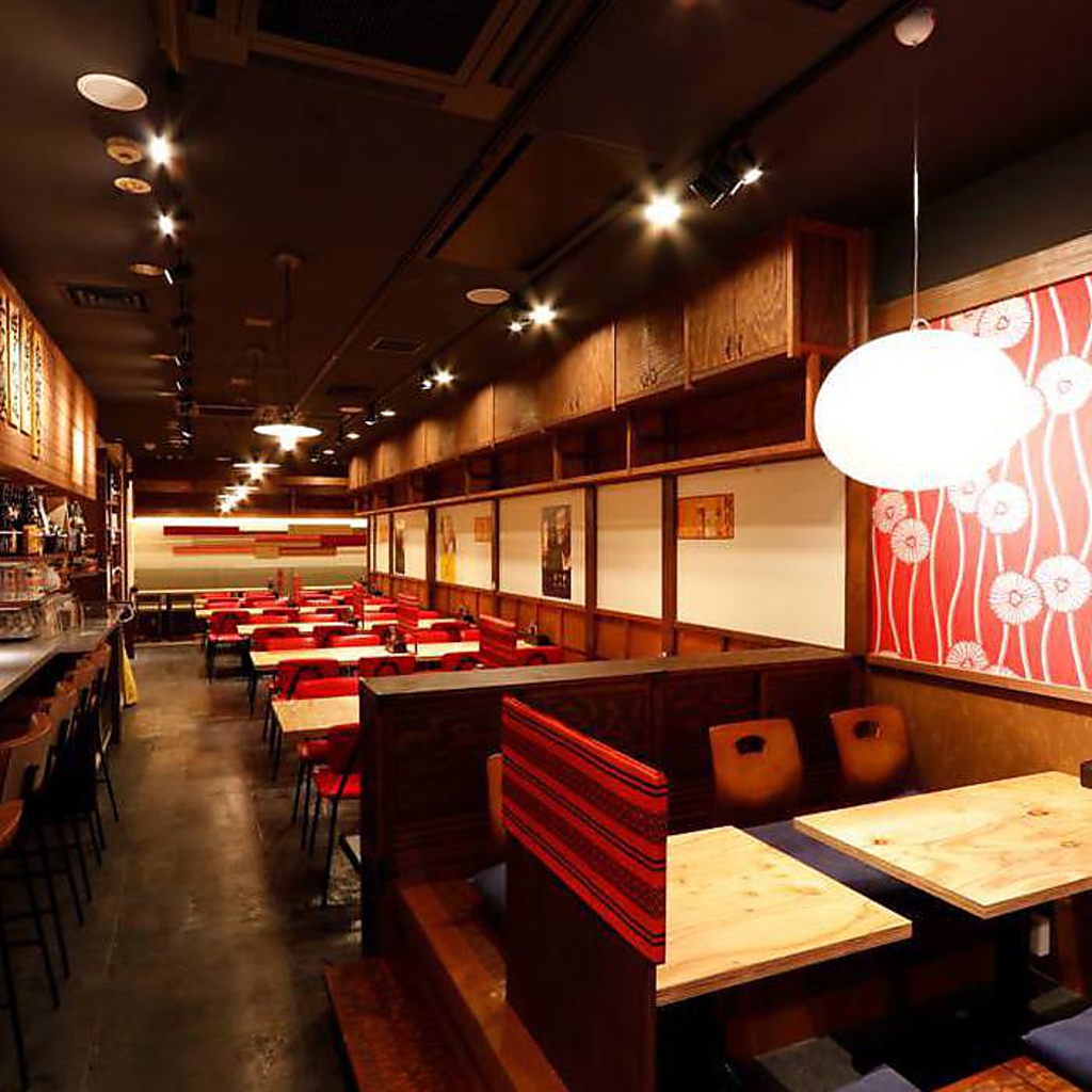 少人数飲みから団体飲み会まで対応可能な開放的な店内♪ゆったりとおくつろぎいただけます！