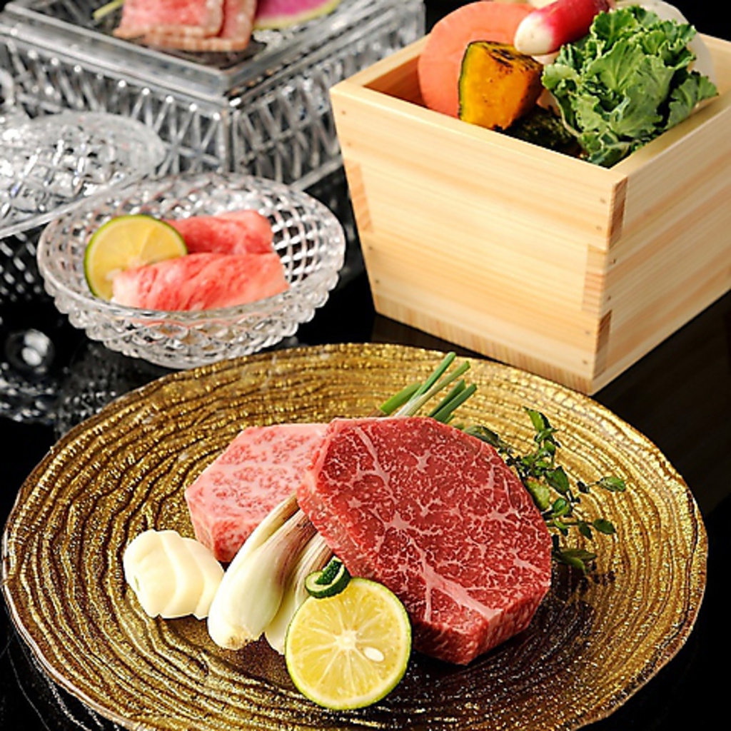 焼肉ランチ1738円(税込)～　ラグジュアリーな個室で上質なランチをお楽しみいただけます。