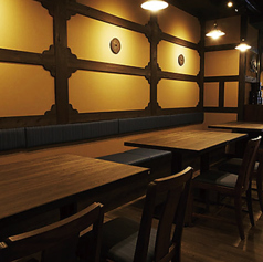 【テーブル席：4名×4卓／6名×1卓】