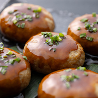 名物「チーズつくね」は一つ一つ丁寧に手作り◎
