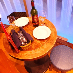 ガラス張りの窓のすぐそば！夜景も見えます♪