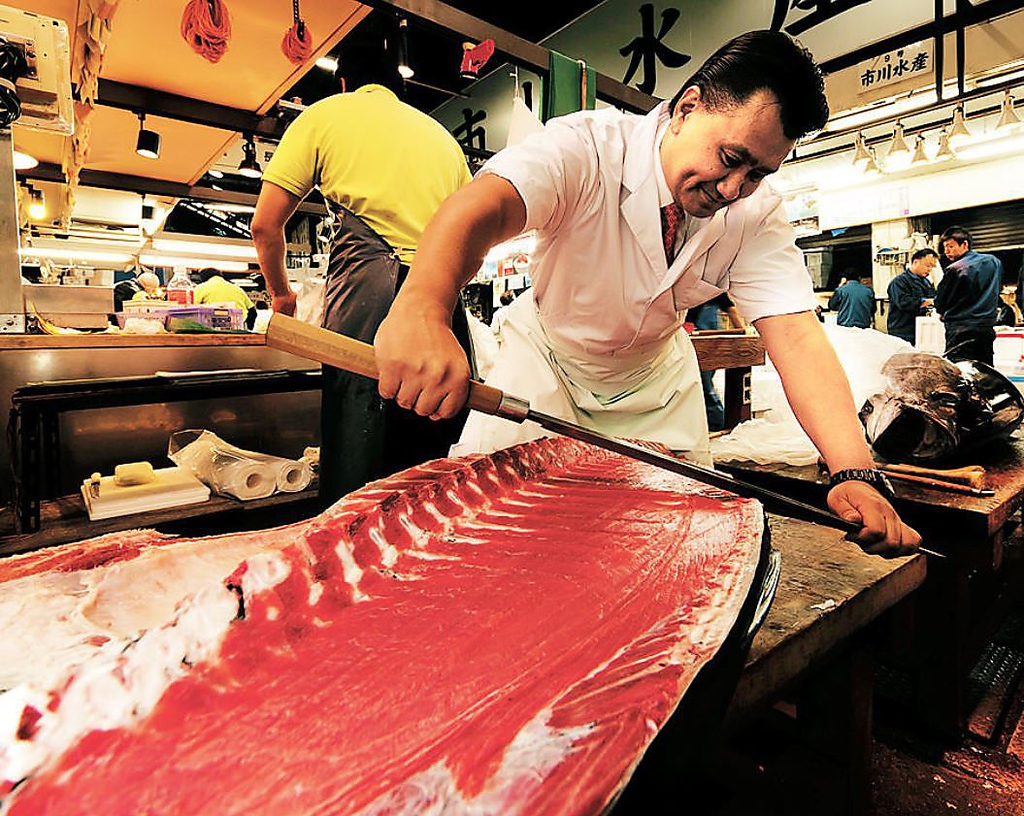 毎朝市場より厳選した旨い旬の魚を目利き職人が仕入れ！