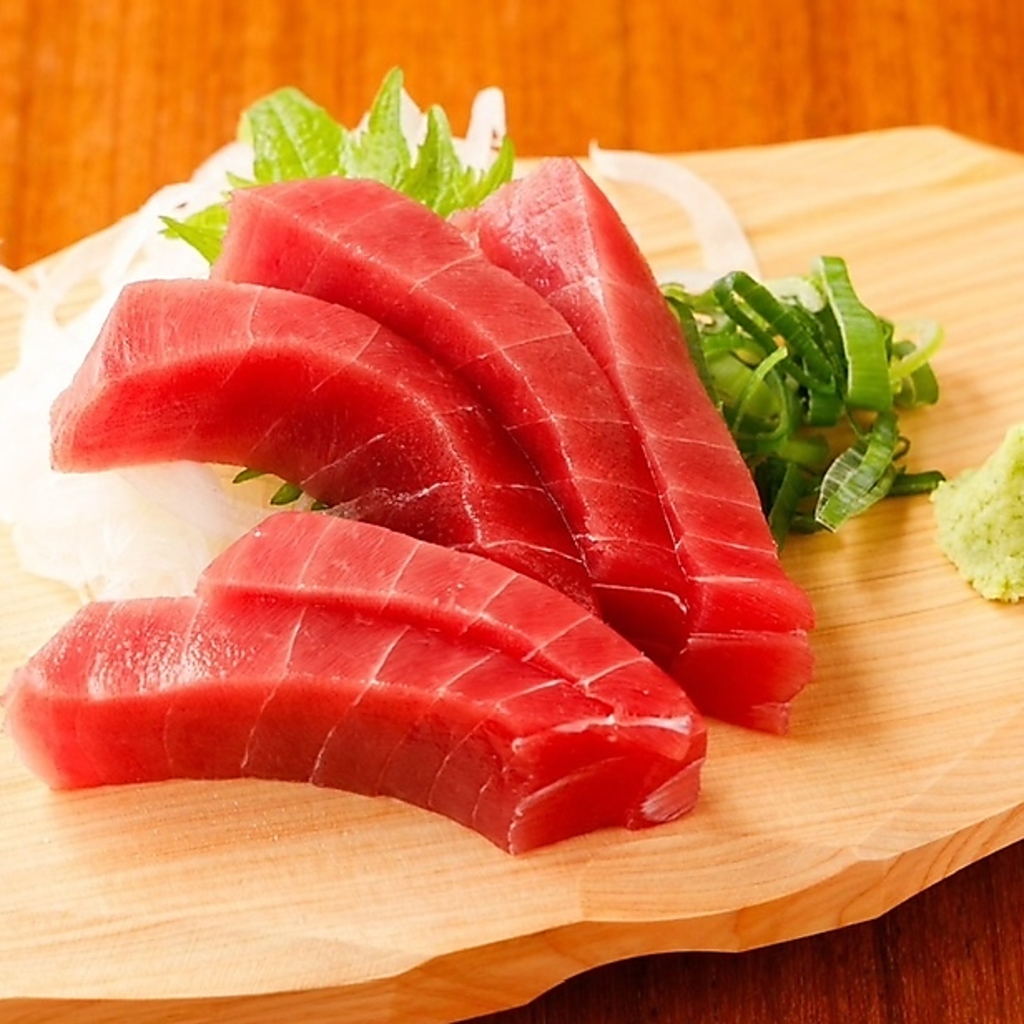 【豊洲直送！新鮮刺身605円～】お寿司屋で楽しむような質の高いマグロ刺身からサーモン、しめ鯖等