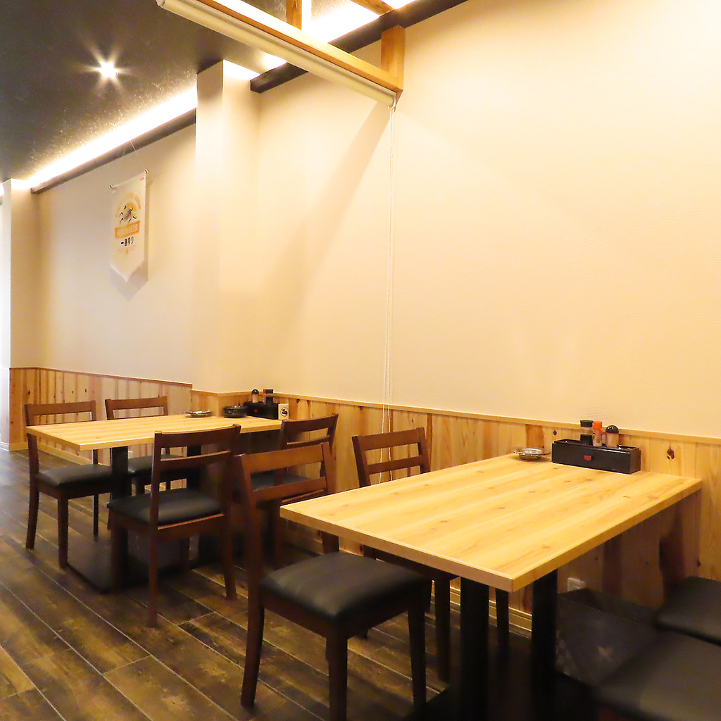 テーブル席もご用意！各種集まりにもご活用ください。