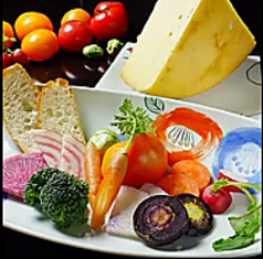 【どっさり濃厚チーズ掛け】三浦野菜の温野菜サラダ