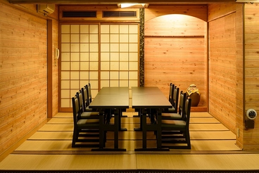 琉球料理と琉球舞踊 四つ竹 久米店の雰囲気1