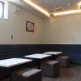 当店は全席加熱式タバコのみ喫煙可能となっております。リラックスできる空間で、心地よいひとときをお過ごしください。ご友人との会話や美味しい料理を楽しみながら、くつろぎの時間を満喫していただくことができます。