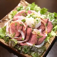 ローストビーフ温玉のせ