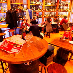 ワイワイ気軽に美味しいお酒とワインを楽しめる雰囲気♪