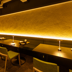 2名様がおくつろぎいただけるテーブル席を1卓ご用意しております。カップルやお友達同士のお食事に最適です！【ベトナム料理/メキシカン/ダイニングバー/高岳駅/テラス/女子会/記念日/宴会】