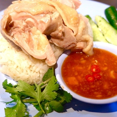 蒸し鶏のせご飯(カオマンガイ)は鶏の旨味がいっぱい！！の写真