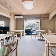 木の温もりに包まれる和の空間で素敵なひとときを。