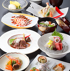 四季の味覚を愛でる本格会席。祝宴や法要を彩る献立