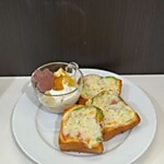 アボカドチーズトースト+ヨーグルト