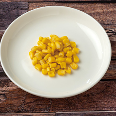 トッピング各種\100～　（コーンほか）