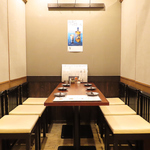 6名様の個室も完備しており、家族のお祝い、記念日などの会食を落ち着いてお楽しみいただけます。