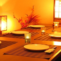 ASAKAZEでは少人数の２名様から団体様は最大32名様までシーンに合わせてご利用頂けるお席をご用意しております。掘りごたつ個室なので足を伸ばしてゆったりお寛ぎ頂けます。