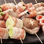 一本一本を丁寧に串打ちした串焼きを始め、海鮮料理なども盛り沢山！多彩なラインナップでお出迎え◎