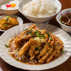 ボリューム満点！ビジネスランチに好評の『週替り定食』