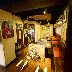 2階席の貸し切りは最大26名まで可能。お電話にてお問い合わせ下さい。