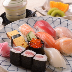 ランチも充実。お一人様から大人数までお気軽にどうぞ。